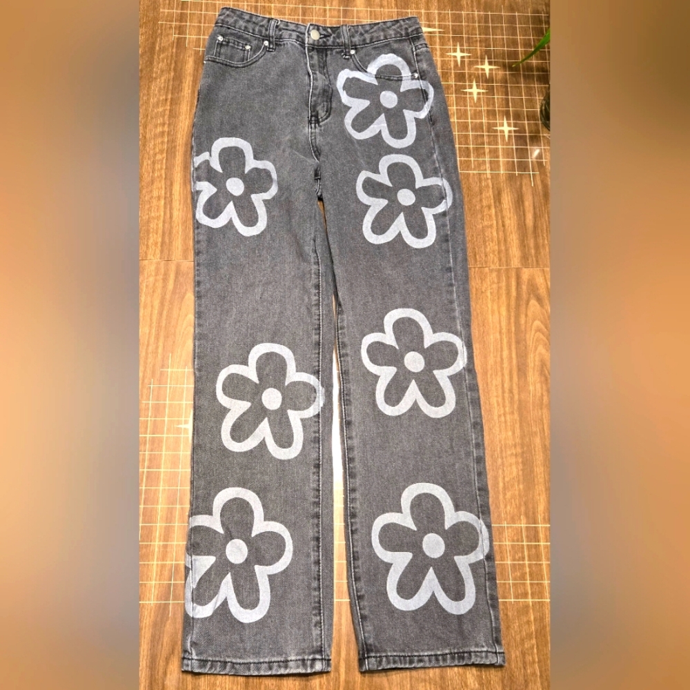 Ladies size 8 Valleygirl flowered black jeans